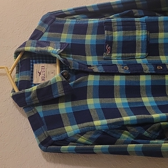 Hollister Button-down Plaid Flannel - Navy/Green - XL - Picture 2 of 13